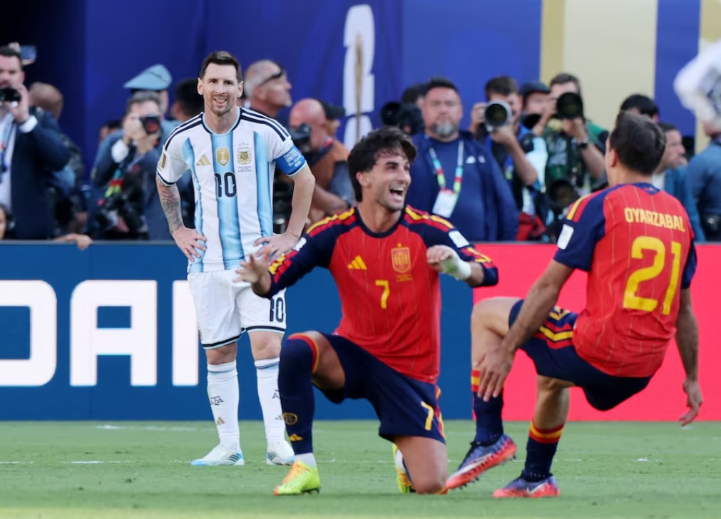 Espanha vence a Argentina e conquista o bicampeonato mundial com golo de Ferran Torres aos 106 minutos